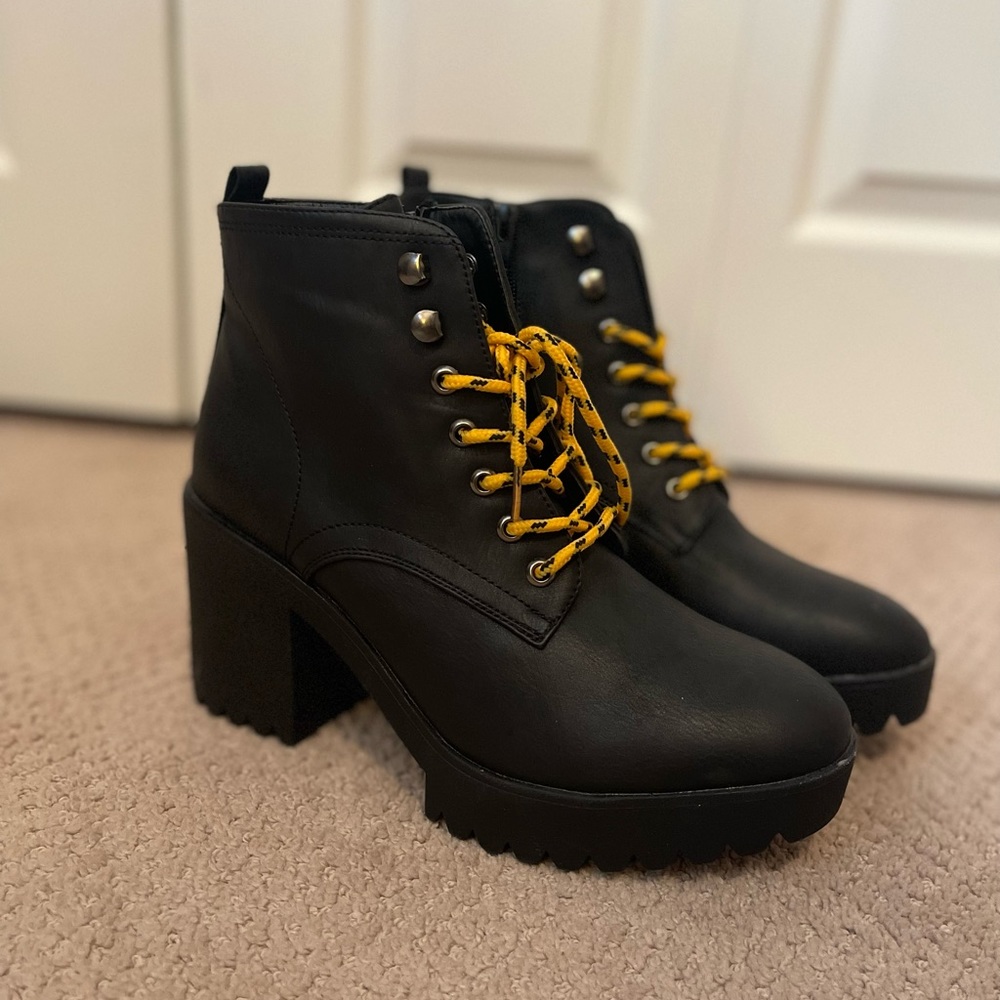 SEVEN7 size 10 boot